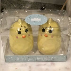 ✨NWT✨ Strawberry Street Easter Baby Chicks Yellow Salt & Pepper Shaker Set